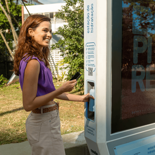 ERA Digital: redefinindo a hidratação em espaços públicos e a publicidade DOOH